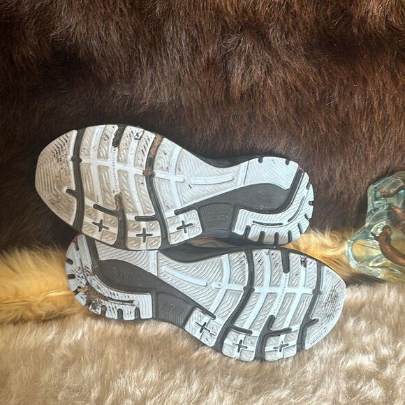 Brooks athletic shoes 8.5/7.5 see note (5520) - Picture 7 of 8